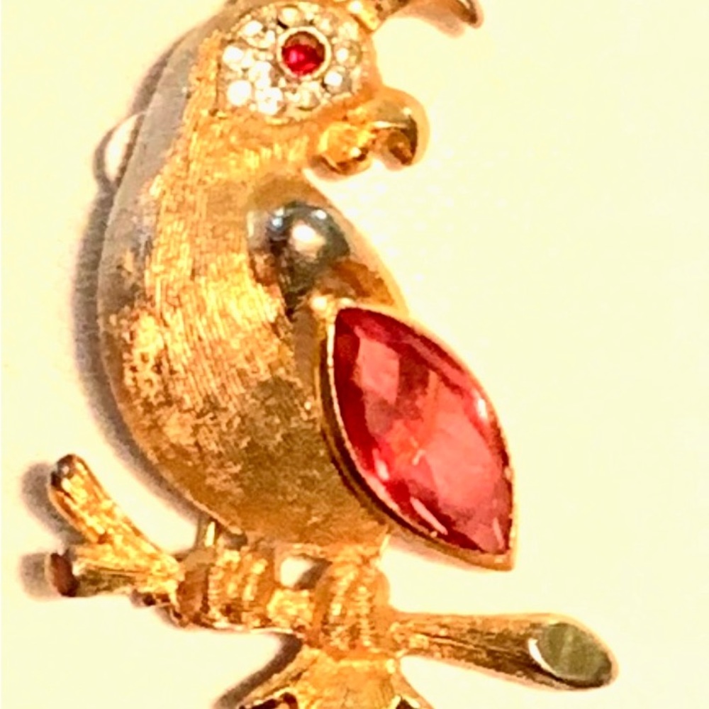Vintage signed BSK Rhinestone
Cockatoo brooch (Benny Steinberg,
Slovit & Kaslo)